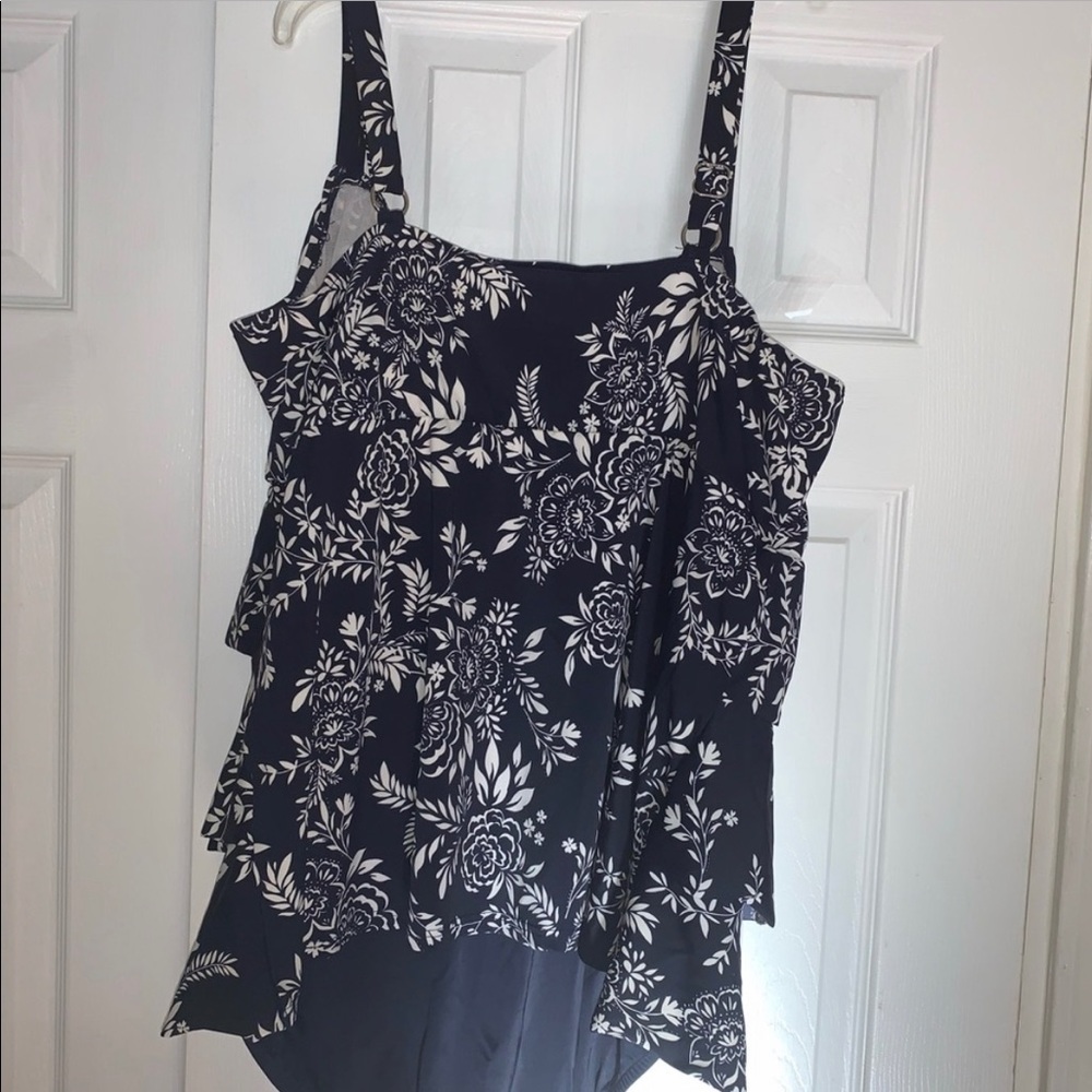 Women’s Navy & White Swimsuit, Size 22W
with built in attached bra - Picture 3 of 4